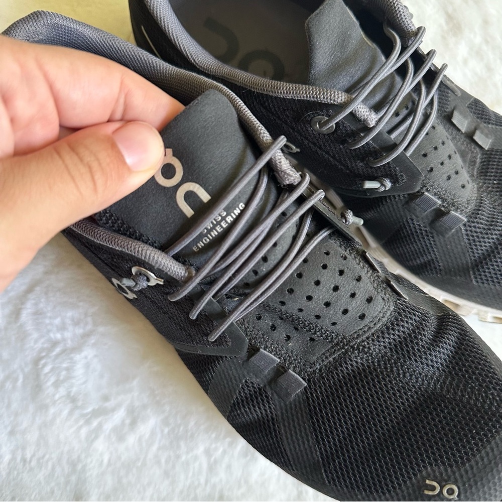 On Running Women’s Cloud 5 Size 7.5 - Picture 3 of 10